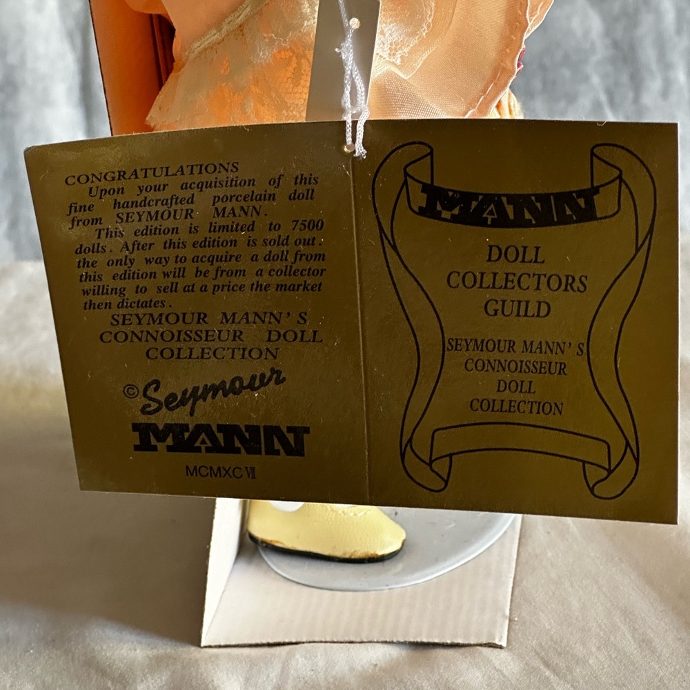 SEYMOURMANN CONNOISSEUR COLLECTION DOLL WITH STAND - Picture 9 of 15